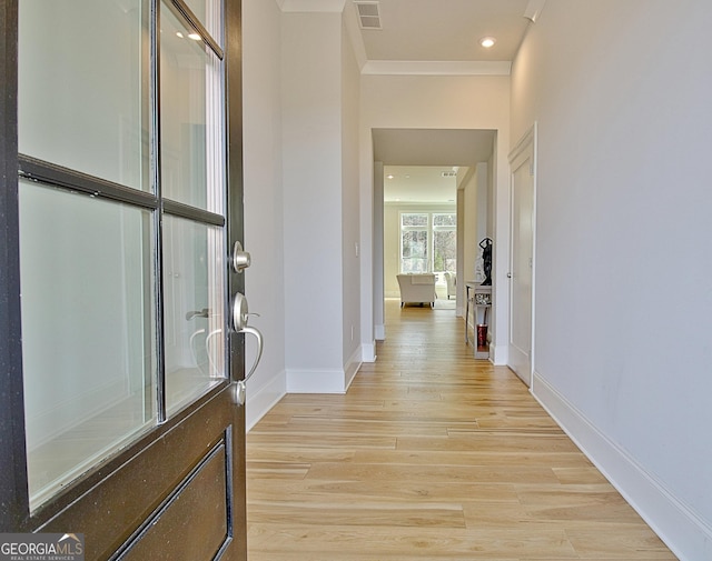 entryway with light wood-type flooring, visible vents, ornamental molding, recessed lighting, and baseboards