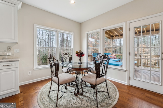 dining area featuring recessed lighting, baseboards, and dark wood-style flooring