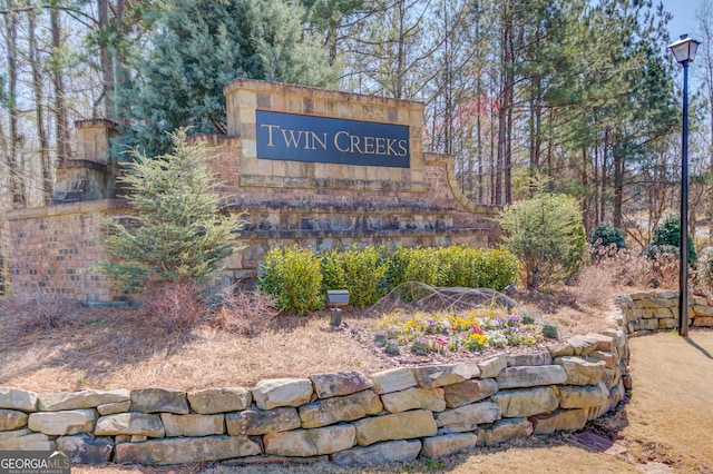 view of community / neighborhood sign