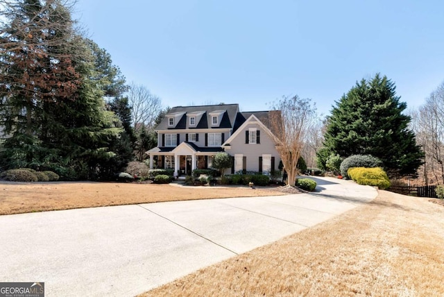 view of front of property featuring concrete driveway and a front yard