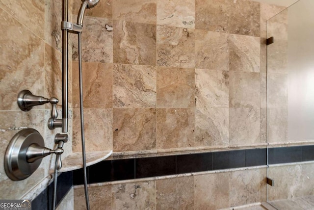 room details featuring a tile shower