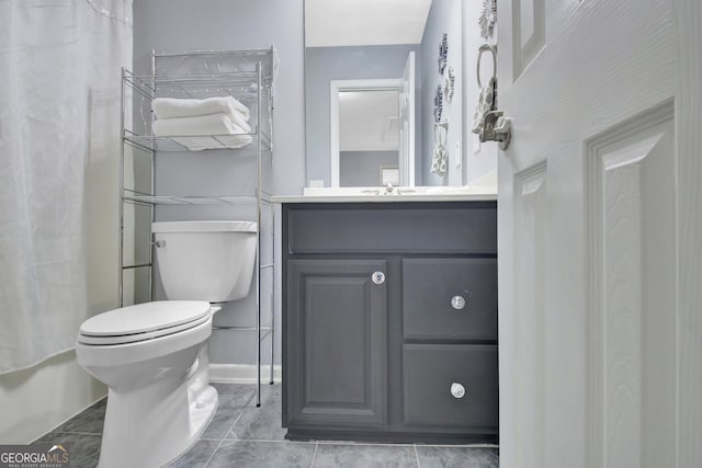bathroom with toilet, vanity, curtained shower, and baseboards