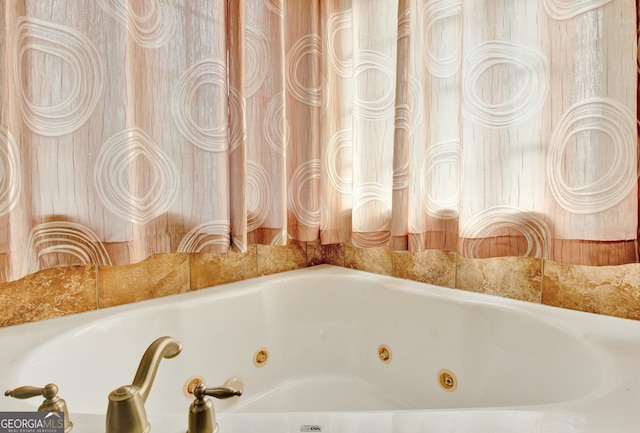 full bathroom featuring a whirlpool tub