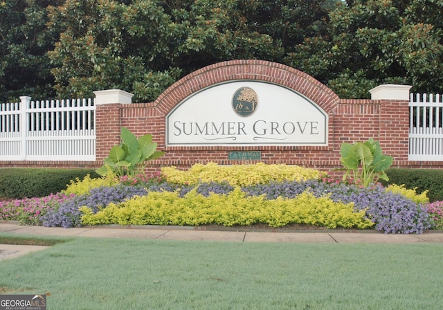 community sign featuring fence