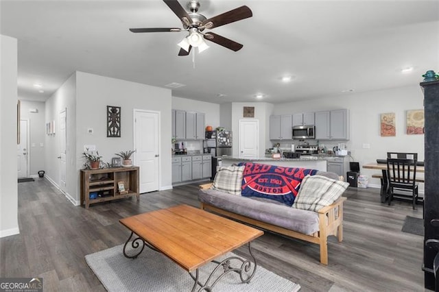 living room with recessed lighting, baseboards, dark wood-type flooring, and ceiling fan