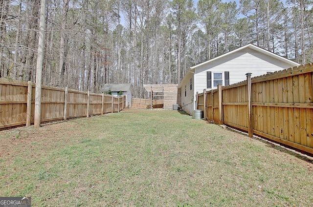 view of yard featuring a fenced backyard