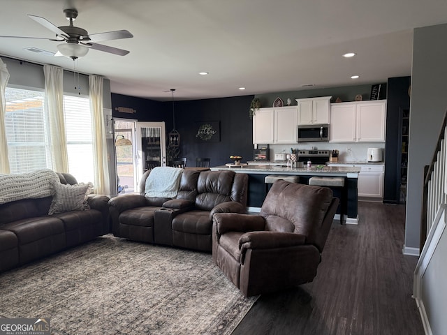 living room with recessed lighting, dark wood-style floors, visible vents, and ceiling fan