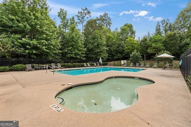 5310 Corinth Ct, Cumming, GA 30040 - community pool with fence and a patio