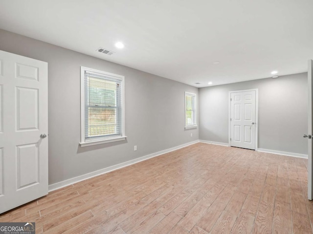 unfurnished room with recessed lighting, visible vents, baseboards, and light wood-style flooring