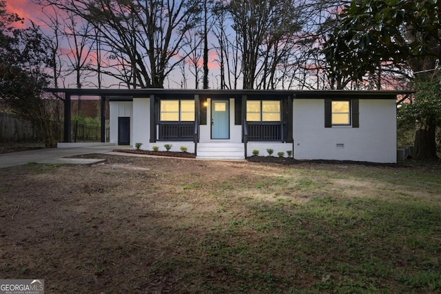 ranch-style home with crawl space and a front yard