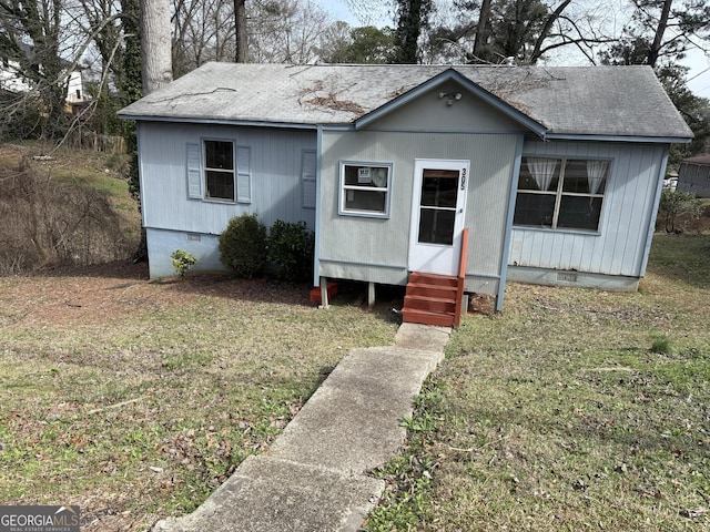 view of front of home featuring crawl space, a shingled roof, a front yard, and entry steps