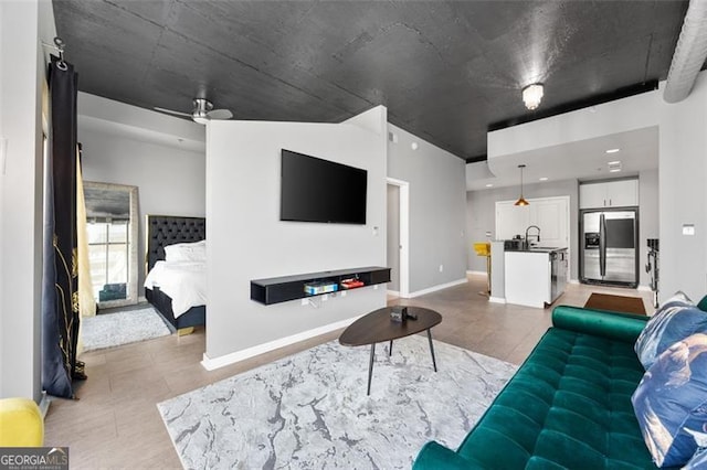 250 Pharr Rd Unit 1702, Atlanta, GA 30305 - living room with baseboards