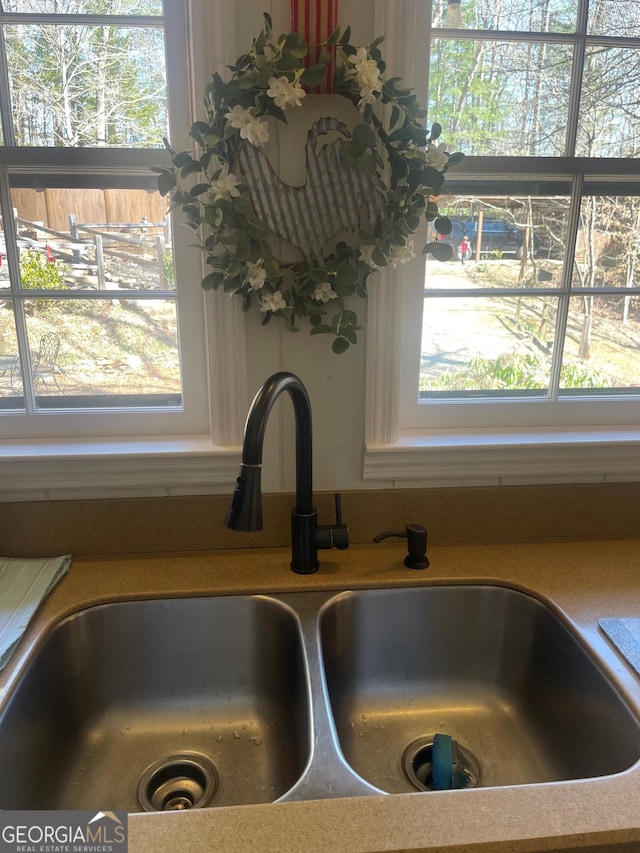 room details featuring a sink