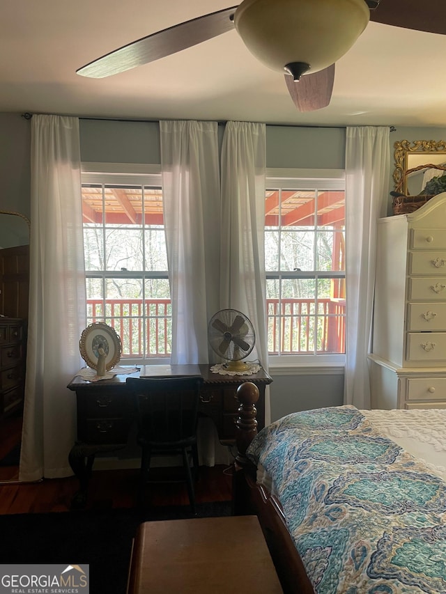 bedroom featuring ceiling fan