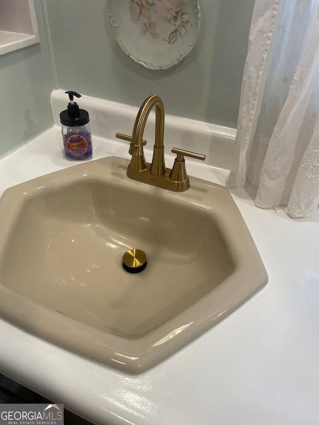 room details featuring a sink