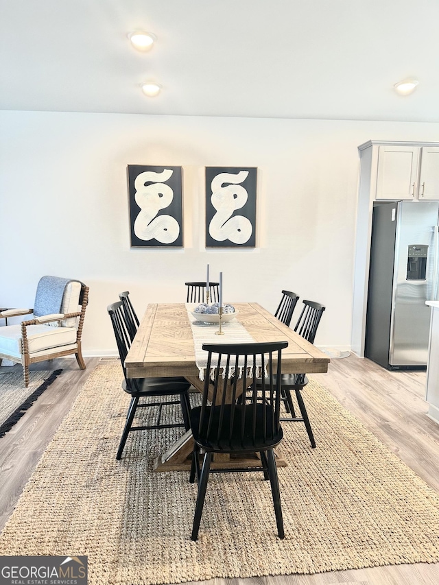 dining space with light wood-style flooring, recessed lighting, and baseboards