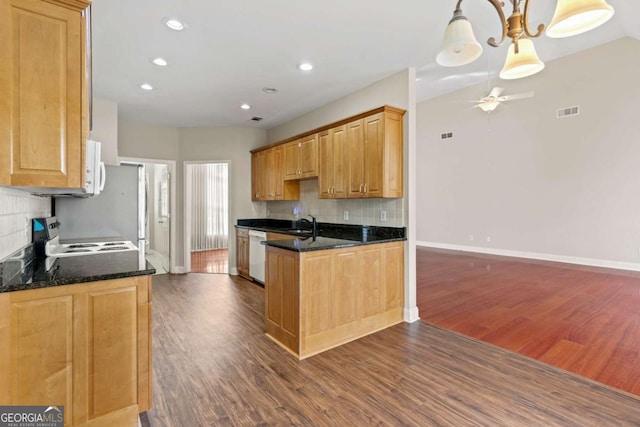 4838 Netherlands Pl, Flowery Branch, GA 30542 - kitchen with white appliances, dark wood-style floors, ceiling fan, backsplash, and recessed lighting