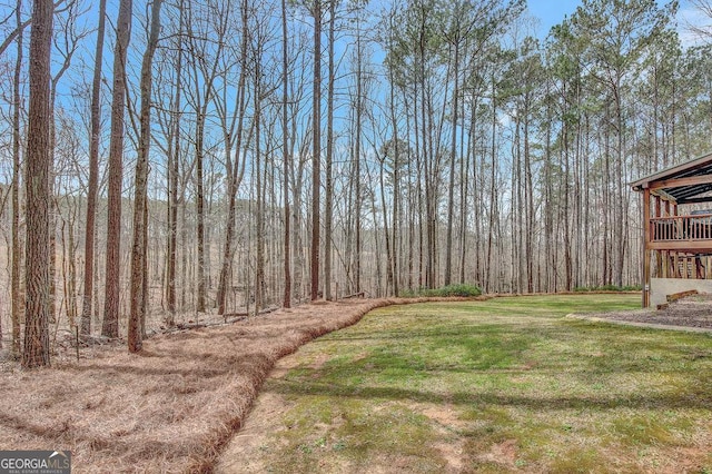 view of yard with a forest view