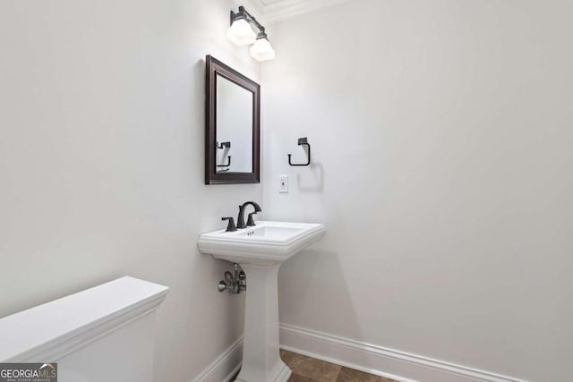 bathroom featuring toilet and baseboards