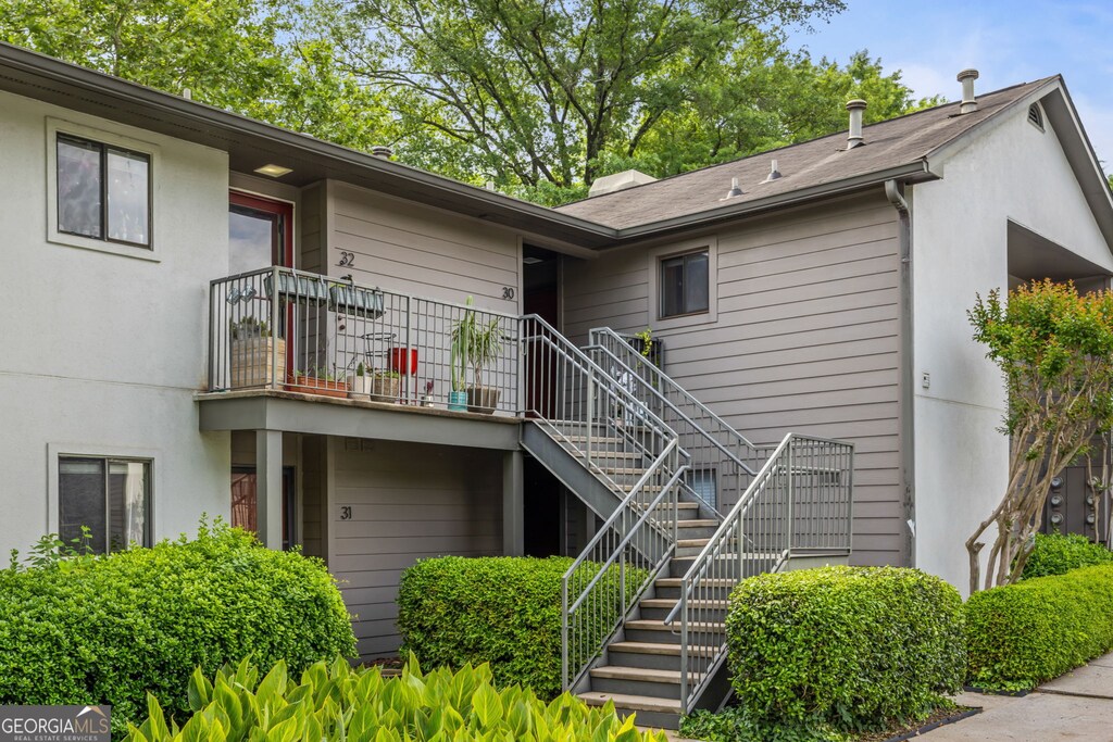 30 Finch Trl NE, Atlanta, GA 30308 - rear view of house with stairs