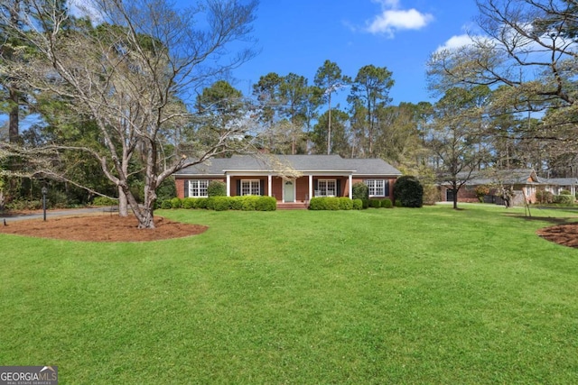 single story home with a front lawn