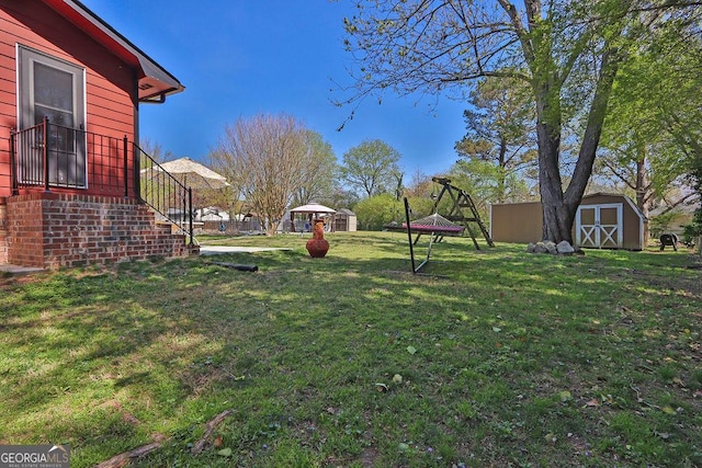 view of yard featuring a storage unit and an outdoor structure
