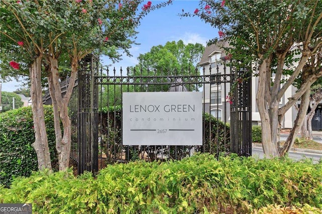 view of community / neighborhood sign