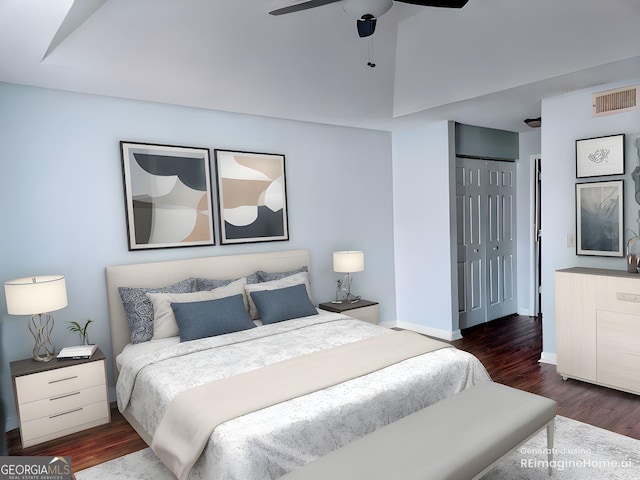 bedroom featuring visible vents, baseboards, wood finished floors, a closet, and a ceiling fan