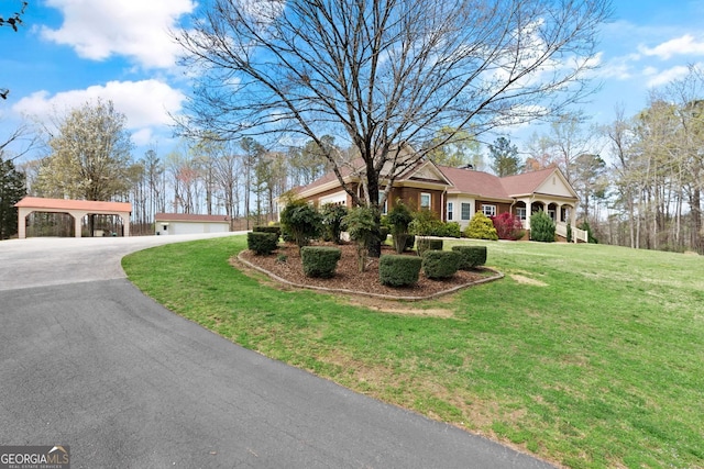 view of front facade with a garage, driveway, and a front yard