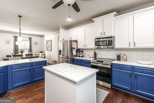 kitchen with dark wood-type flooring, ceiling fan, decorative backsplash, appliances with stainless steel finishes, and blue cabinets