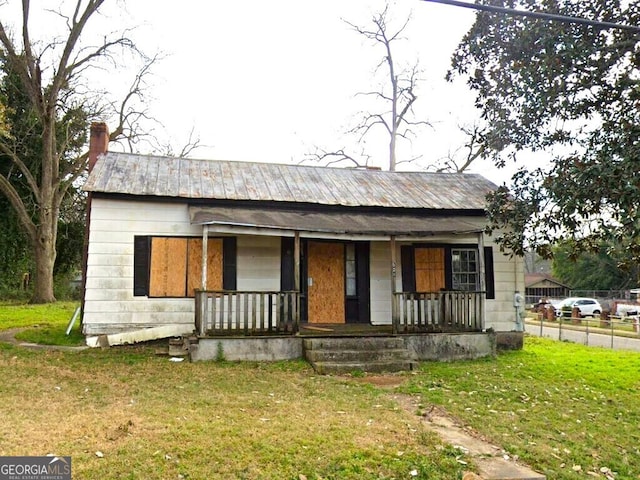 528 W College St, Americus, GA 31709 - bungalow-style home with a porch and a front lawn