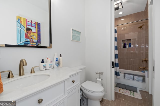1290 Westboro Dr SW, Atlanta, GA 30310 - full bathroom featuring toilet, shower / bath combo, and vanity