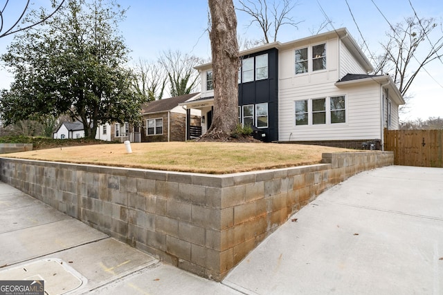 1290 Westboro Dr SW, Atlanta, GA 30310 - view of front of home featuring a front yard and fence