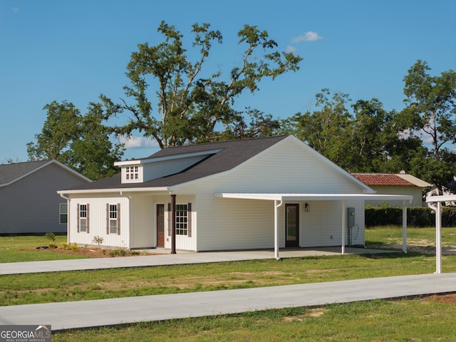 42 Walton Way, Hazlehurst, GA 31539 - view of front facade with a front yard, a carport, and driveway