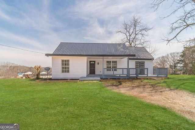 view of front of house with a front lawn and metal roof