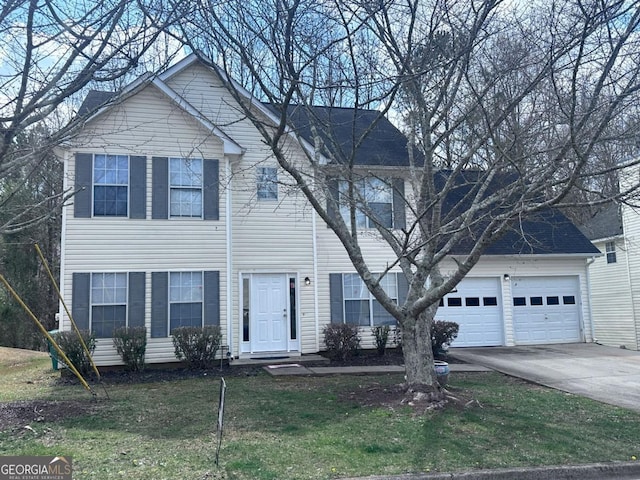 view of front of house featuring driveway, an attached garage, and a front yard