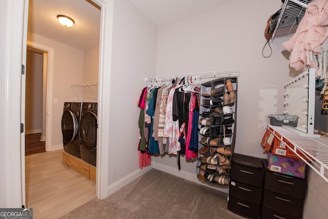 walk in closet featuring independent washer and dryer