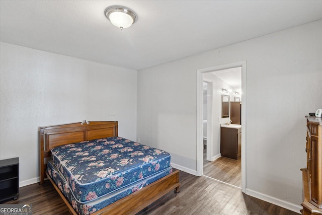 97 Meadow Rd, Swainsboro, GA 30401 - bedroom with a sink, ensuite bath, baseboards, and wood finished floors
