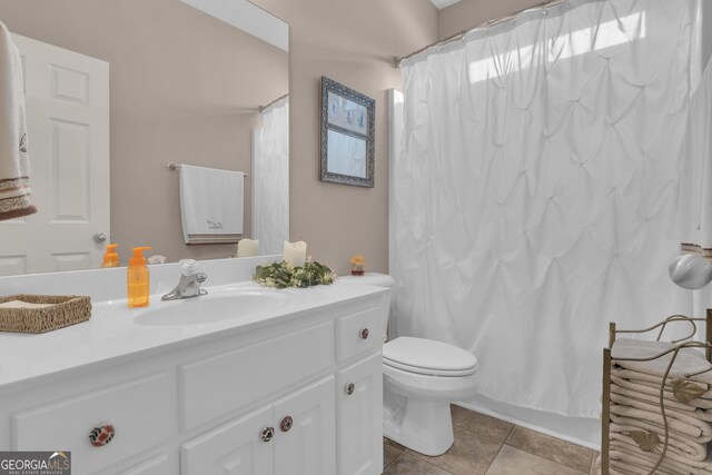 full bathroom featuring tile patterned flooring, vanity, toilet, and a shower with shower curtain
