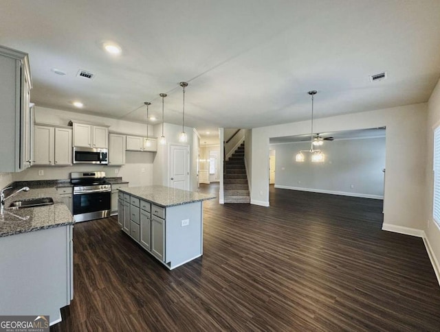 61 Observation Way, Dallas, GA 30132 - kitchen featuring stainless steel appliances, a sink, open floor plan, baseboards, and hanging light fixtures