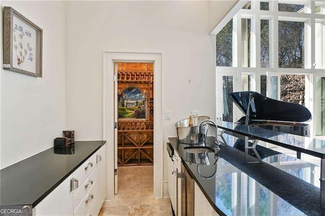 510 Covington Cv, Alpharetta, GA 30022 - bar area featuring a sink and plenty of natural light