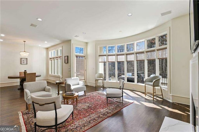 living room with recessed lighting, baseboards, dark wood-style flooring, and visible vents