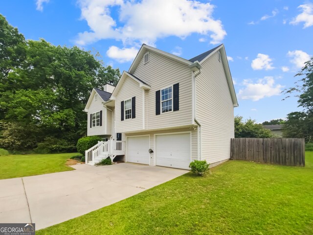 10 Jasmine Ln SW, Euharlee, GA 30120 - view of front facade featuring a garage and driveway