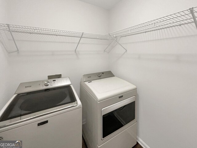 washroom featuring laundry area, independent washer and dryer, and baseboards