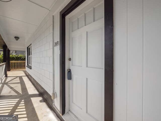 property entrance with covered porch