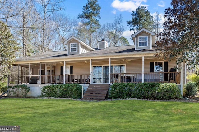 view of front facade featuring a ceiling fan, a chimney, and a front yard
