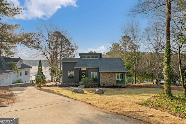 1190 Plantation Dr, Villa Rica, GA 30180 - mid-century inspired home with stone siding, driveway, a shingled roof, and a front lawn