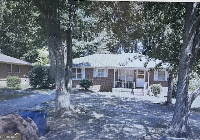 ranch-style home featuring covered porch