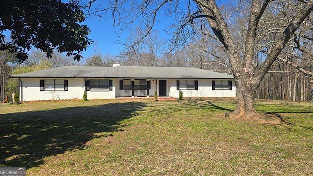 single story home with a front yard