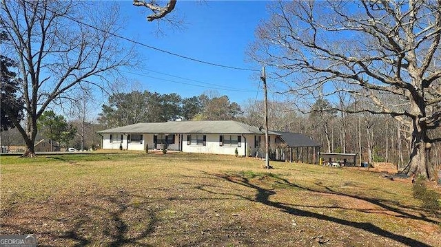 view of front of property with a front yard